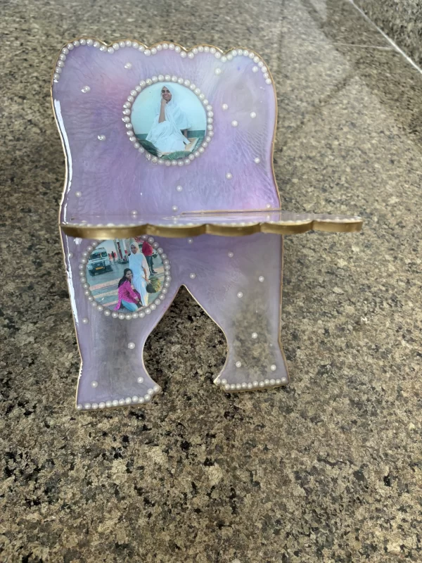 Resin Book Stand - Image 3