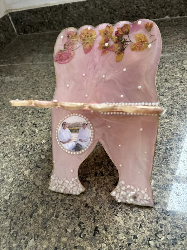 Resin Book Stand - Image 2